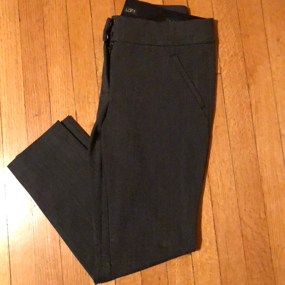 Grey ankle-length dress pants